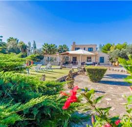 4 Bedroom Villa with Pool near Alcudia, Sleeps 8